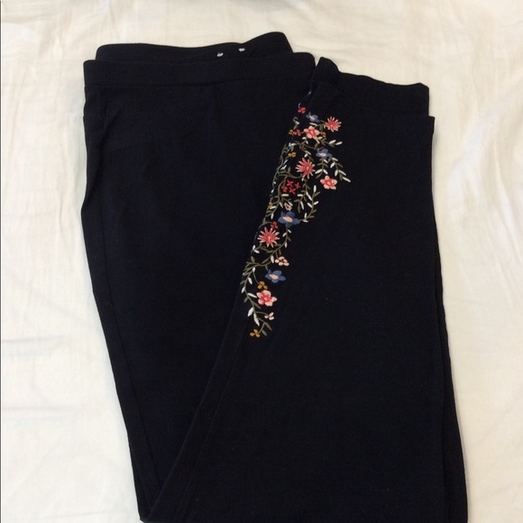 Woman’s embroidered leggings - Picture 2 of 5